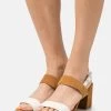 Pier One Leather- Sandalen - White/Cognac -Pier One 28929a0e66ab46c2916bf7ad710a7eaf